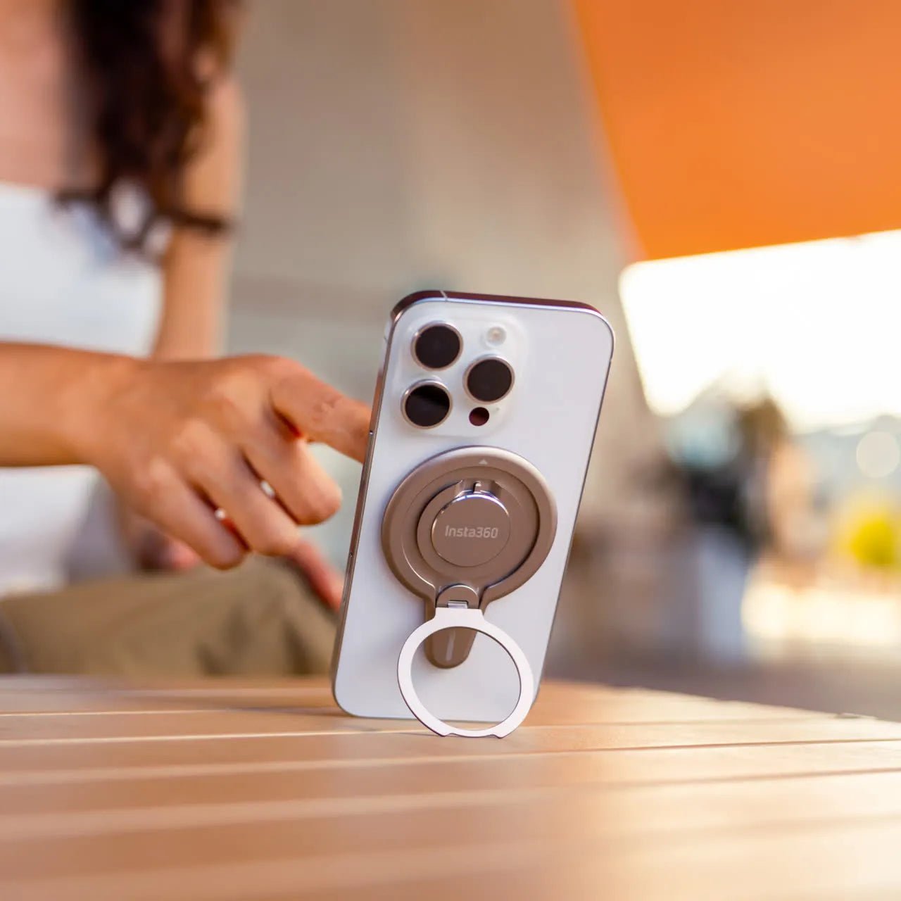 insta360-flow-2-pro-magnetic-